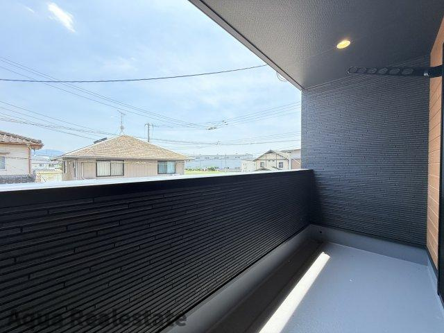 高松市香南町由佐の新築一戸建のバルコニー|バルコニーからの眺めを楽しみながら食事をしませんか