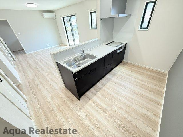 高松市香南町由佐の新築一戸建のキッチン|コンパクトなキッチンで掃除もラクラク