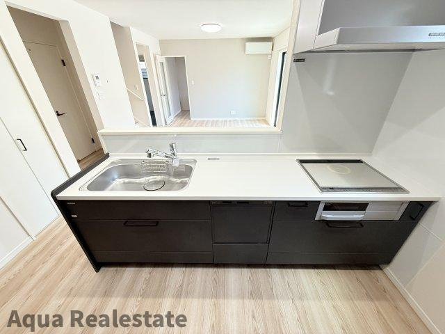 高松市香南町由佐の新築一戸建のキッチン|コンパクトなキッチンで掃除もラクラク