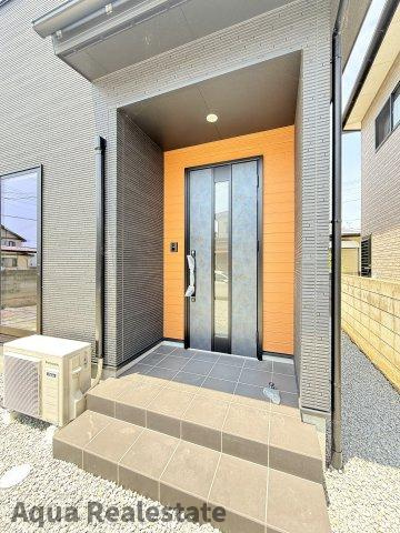 高松市香南町由佐の新築一戸建の玄関|きれいな玄関です