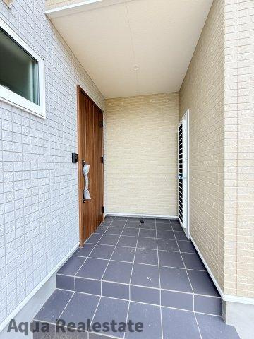 高松市前田西町の新築一戸建の玄関|きれいな玄関です