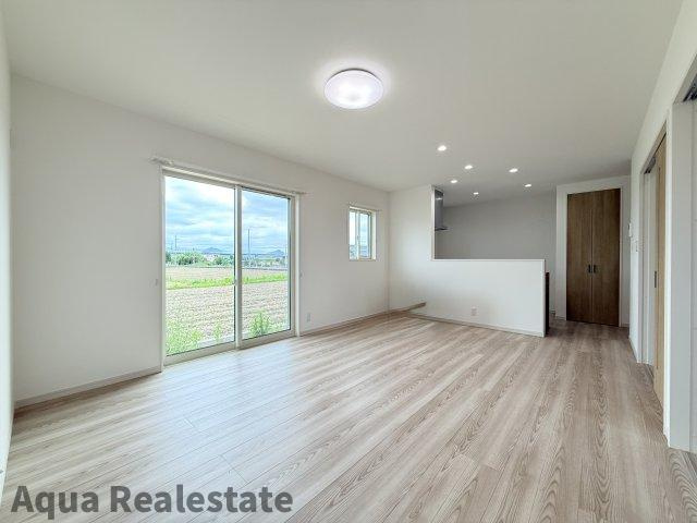 高松市前田西町の新築一戸建の居間・リビング|使いやすい居間です