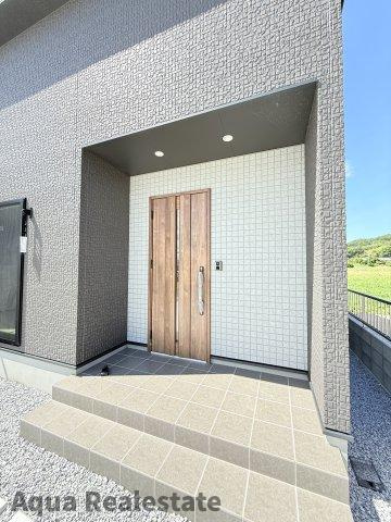 高松市前田西町　未入居モデルハウスの玄関|収納もある玄関です