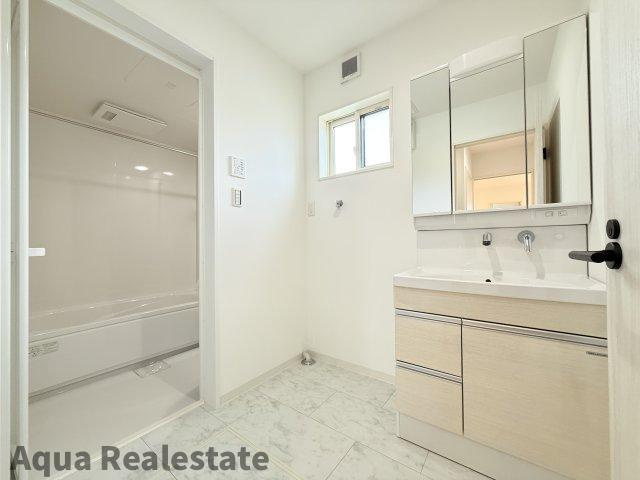 高松市前田西町の新築一戸建の独立洗面台|独立洗面化粧台が付いています