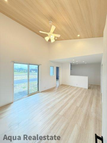 高松市前田西町　未入居モデルハウスの居間・リビング|使いやすい居間です