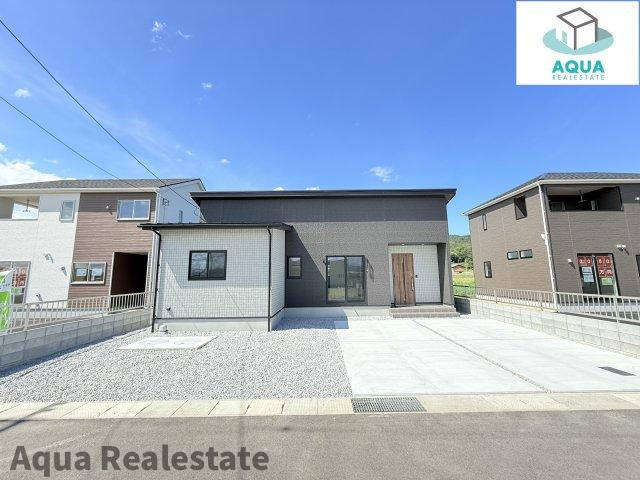 高松市前田西町　未入居モデルハウスの前面道路含む現地写真|前面道路含む現地写真です