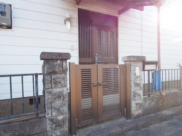 加古川市東神吉町西井ノ口の一戸建てのエントランス