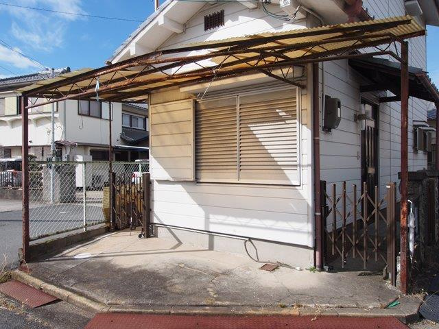 東神吉町西井ノ口戸建の駐車場