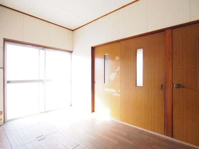 東神吉町西井ノ口戸建の居間・リビング