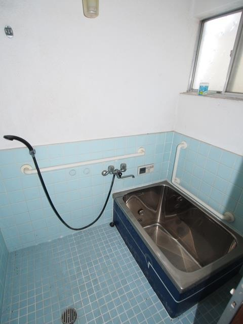 東神吉町西井ノ口戸建の浴室