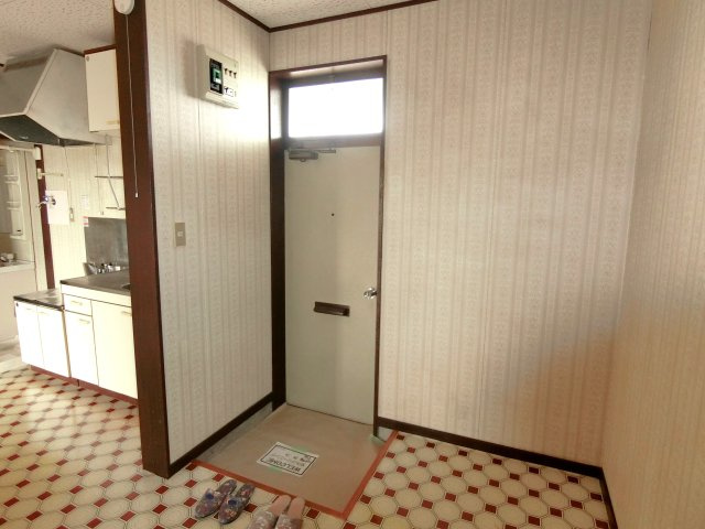 東郷シャトーハイツの玄関