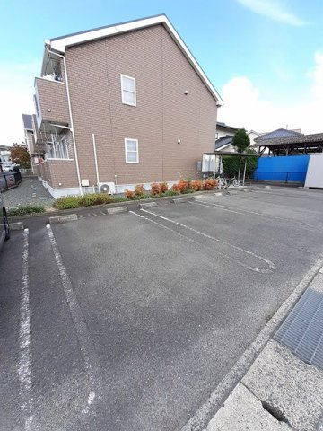 フローレンス２００５の駐車場