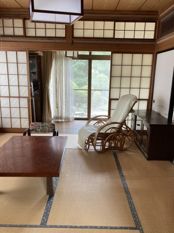 桐生市境野町農地付き中古戸建の居間・リビング