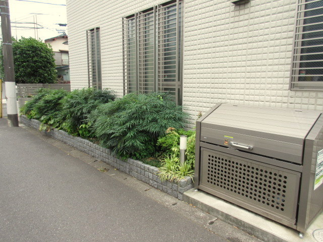 パピヨン　のその他|エントランスの植栽