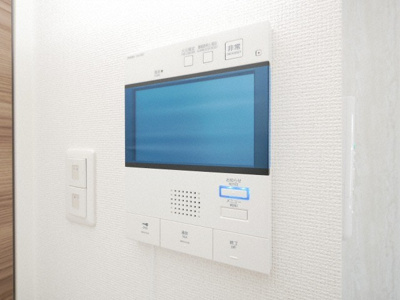 【セキュリティ】 | セレニテ京橋クレア | モニター付きインターホンです