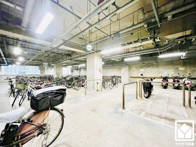 グランデュール鴨川3番館の駐輪場