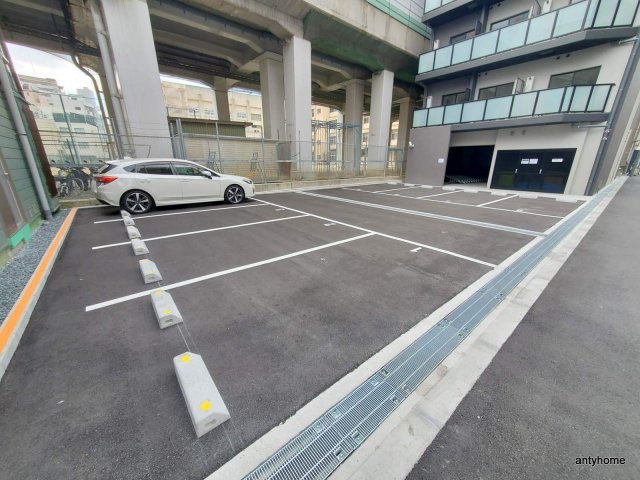 アドバンス難波南ノエル　仲介手数料無料の駐車場