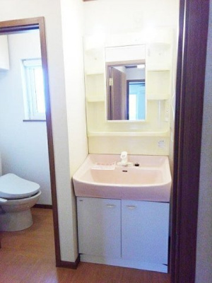 【洗面所】 | エクセレント・ヴィラＡ | 忙しい朝には欠かせない洗面所です