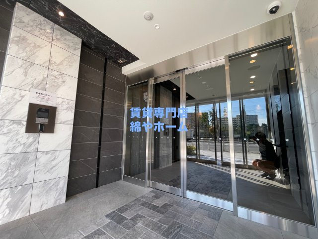 エスリードレジデンス大阪難波のエントランス|ゆとりのあるエントランスです