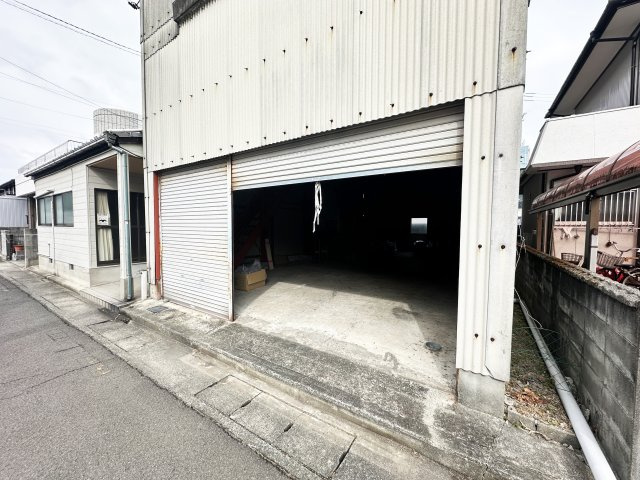 徳島市庄町５丁目の一戸建ての駐車場|カースペースがあります