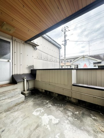 徳島市庄町５丁目の一戸建てのバルコニー|外からの目が気にならないバルコニーで洗濯物が干せます