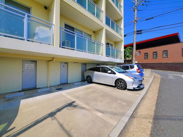 カサミアの駐車場