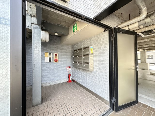 プレミール高そねのエントランス