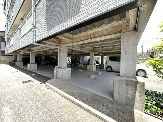 プレミール高そねの駐車場
