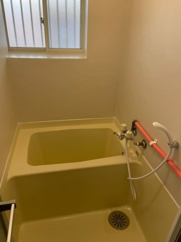 ファミリーハイツ津福の浴室