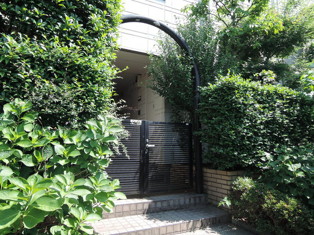 プランタニエールのエントランス|★緑豊かなエントランス★