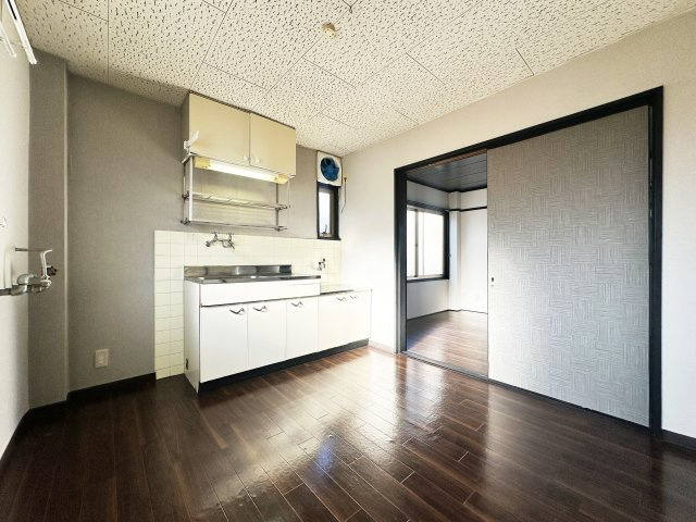 サンハイツ田宮の内装|明るい色調の室内です