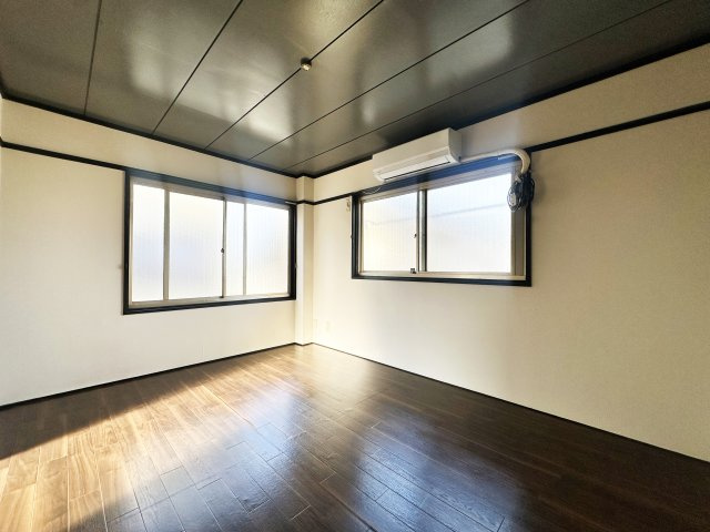 サンハイツ田宮の居間・リビング|明るい洋室です