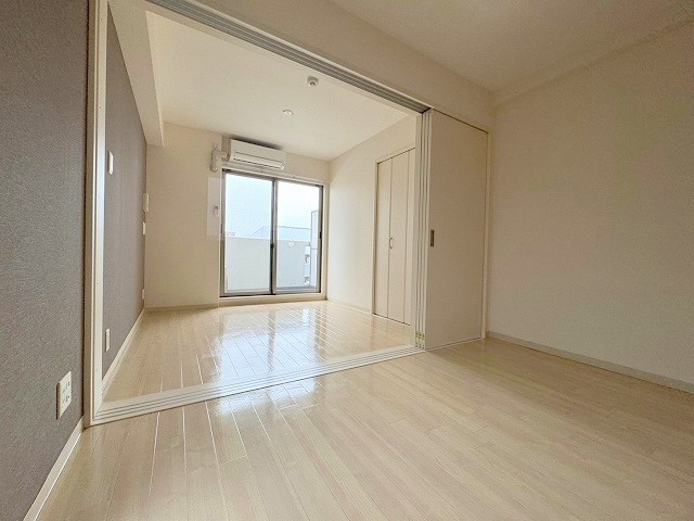 ルクレ新大阪レジデンスの居間・リビング