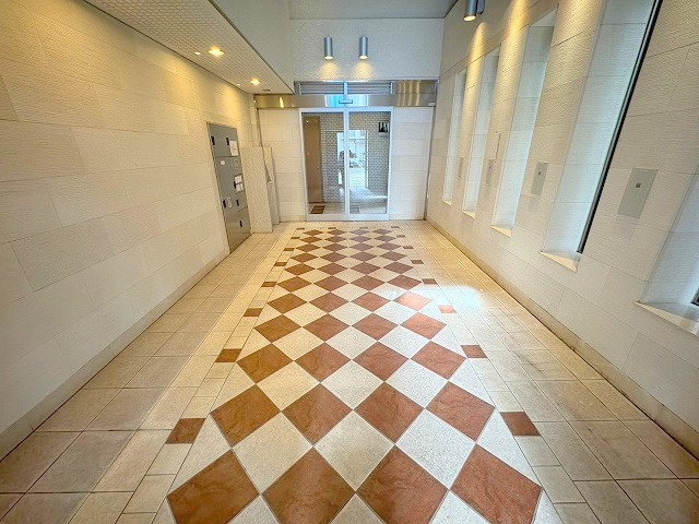 ルクレ新大阪レジデンスのロビー