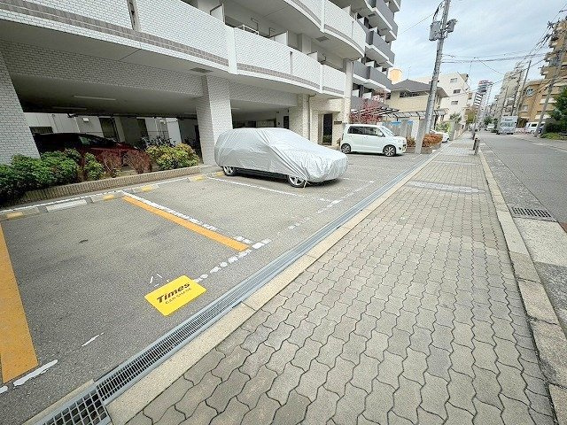 ルクレ新大阪レジデンスの駐車場