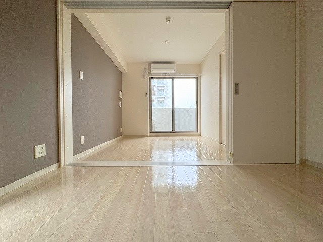 ルクレ新大阪レジデンスの居間・リビング