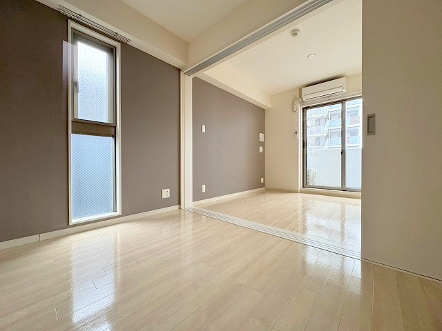 ルクレ新大阪レジデンスの居間・リビング