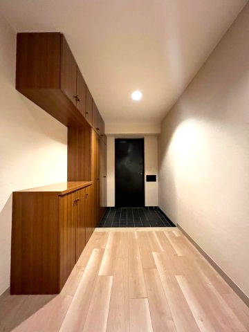 宮の森ロジュマンの玄関|大容量のシューズボックス完備の広々玄関！
