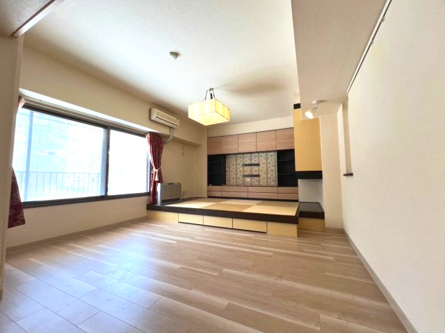 宮の森ロジュマンの居間・リビング|リビング別角度！キッチン・給湯・暖房は都市ガスで経済的！