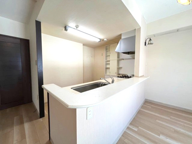 宮の森ロジュマンのキッチン|人気の対面式カウンターキッチン！食洗機付きです♪