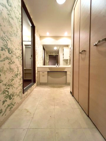 宮の森ロジュマンの独立洗面台|家事や入浴後のケアがはかどる広々とした洗面室！