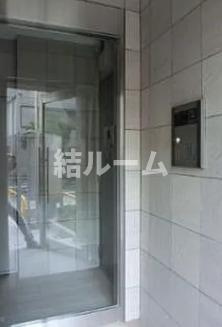 新宿区高田馬場４丁目の賃貸マンションのエントランス