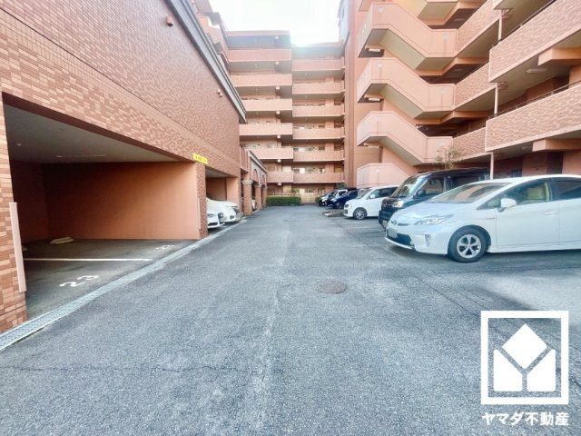 パデシオン宇治伊勢田1番館の駐車場