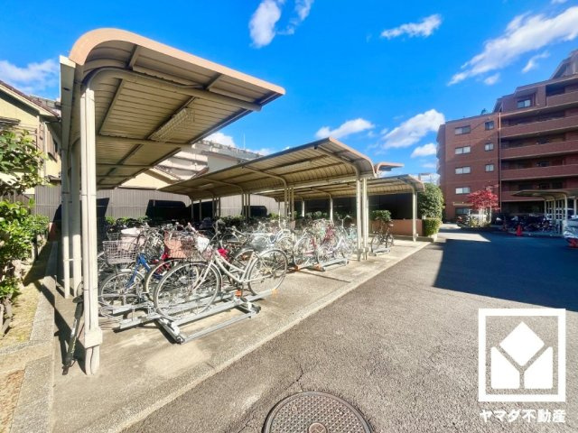 パデシオン宇治伊勢田1番館の駐輪場