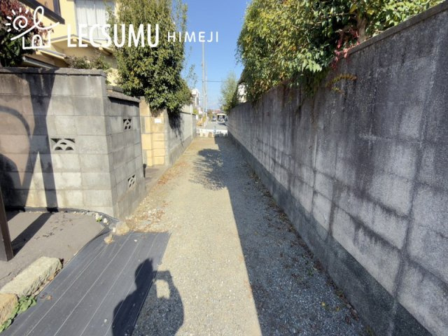 姫路市網干区垣内中町／売土地の前面道路含む現地写真