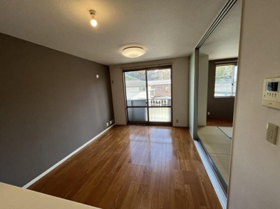 【洋室】 | ロアーブル参番館 | ゆったり過ごせる居間です