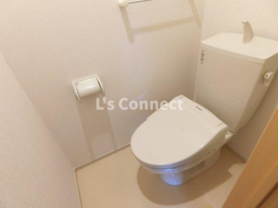 【トイレ】 | シャンティＡ | 温水洗浄便座付きのトイレ。