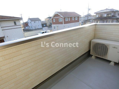 【バルコニー】 | シャンティＡ | ２階のお部屋で洗濯物もたくさん干せます。