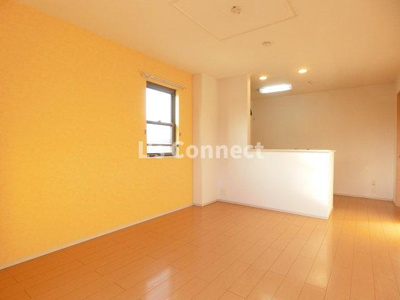 【居間・リビング】 | シャンティＡ | 角部屋で２面に窓があります。