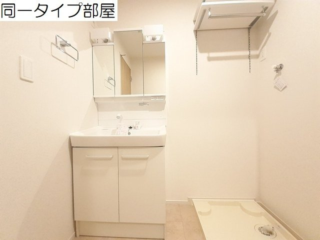 セレストの洗面所|ゆったりとスペースのある洗面所